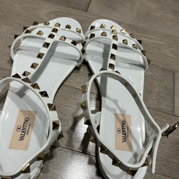 Valentino Garavani Shoes - Valentino sandals great condition size 9 fits a us. Size 8